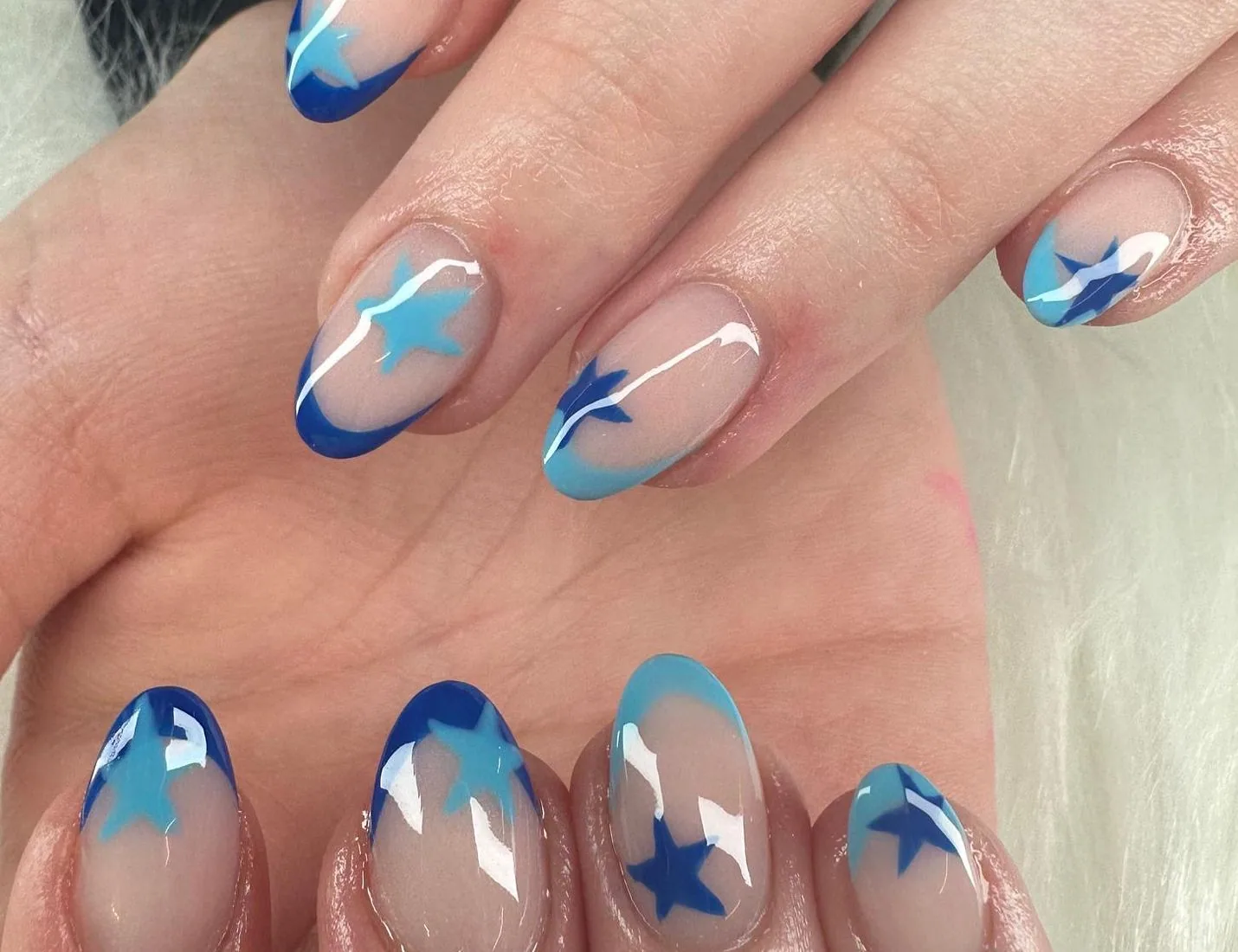 Blaue Nail-Art